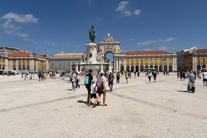 Private Driver Custom Route: Lisbon, Sintra & more Tailored Tour