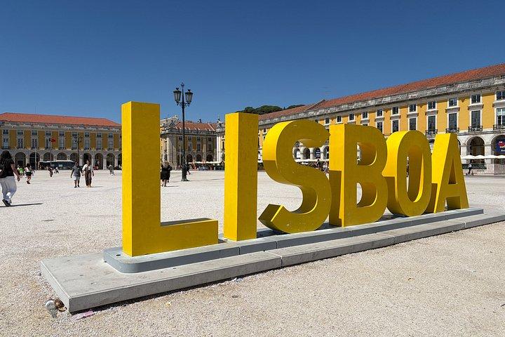 Private Driver Custom Route: Lisbon, Sintra & more Tailored Tour