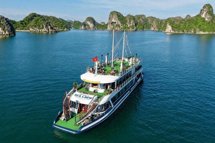 Luxury Halong Bay Day Cruise with Buffet Lunch and Kayaking
