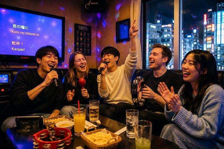 Shinjuku Nightlife Tour with Arcade and Karaoke in Kabukicho
