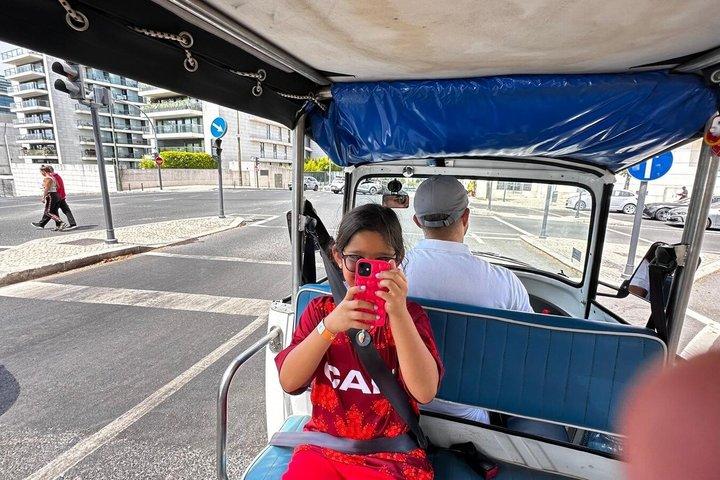 トゥクトゥクに乗ってアルファマ グラサを 1 時間半で探索します。