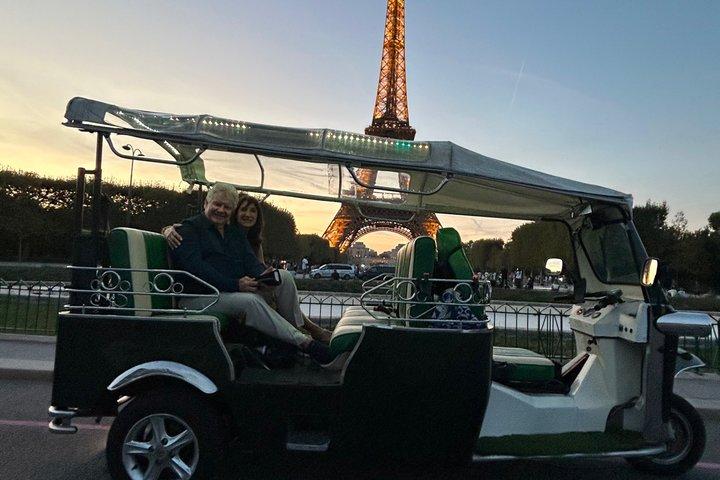 Paris Tuk Tuk/Golf indkøbskurv Night Tour Eiffel Lights Private Tour