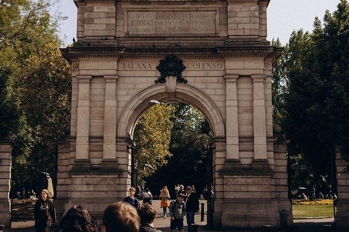 Dublin Scavenger Hunt & Highlights Self-Guided Walking Tour