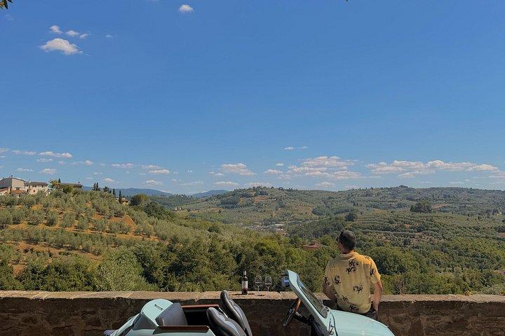 ヴィンテージ Fiat 500でのフィレンツェプライベートツアー：パノラマビューとワイン