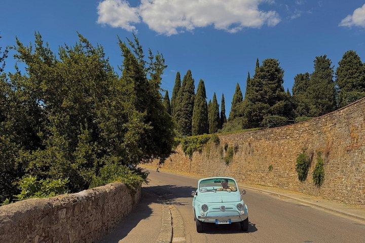 ヴィンテージ Fiat 500でのフィレンツェプライベートツアー：パノラマビューとワイン