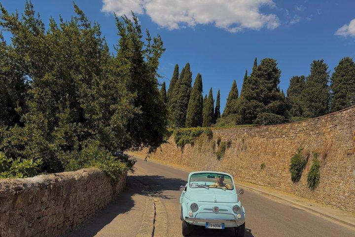 ヴィンテージ Fiat 500でのフィレンツェプライベートツアー：パノラマビューとワイン