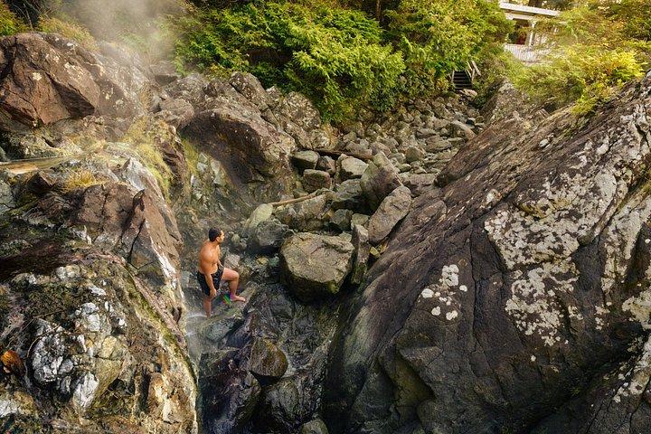 温泉入り江ツアー遊覧船と天然プール