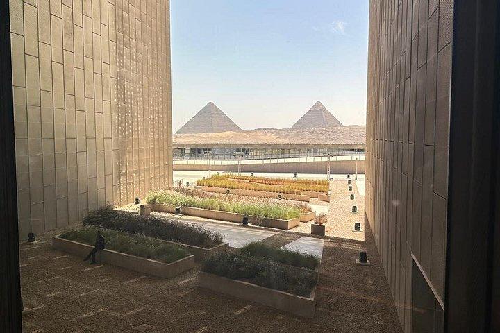 ギザのピラミッドと大エジプト博物館のシェアツアー