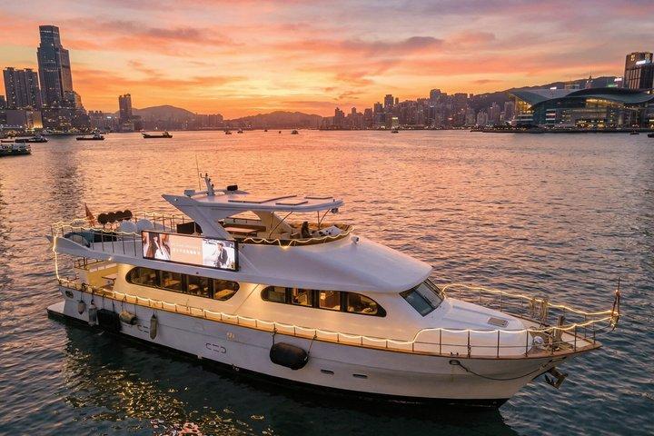 Victoria Harbour Yacht Night Cruise - DREAMER：Tourguide & Photos