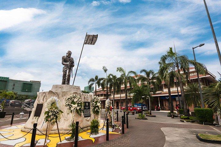 Explore Spanish Influenced Manila 2 Hour Walking Tour