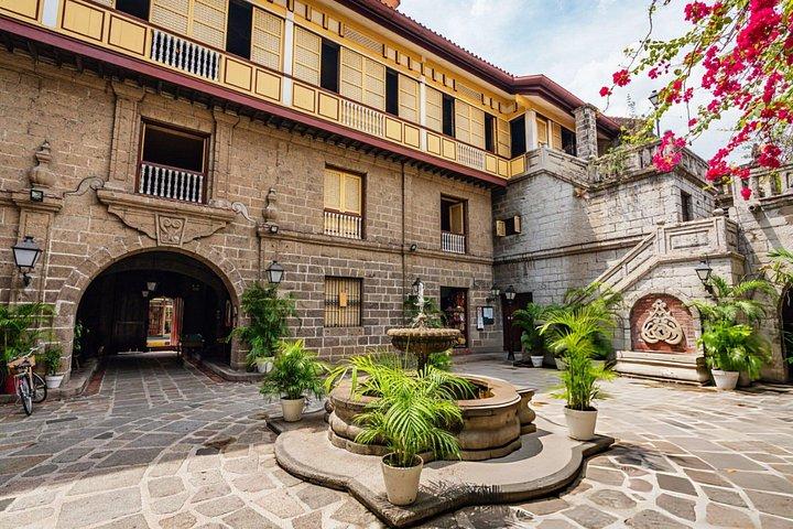 Explore Spanish Influenced Manila 2 Hour Walking Tour