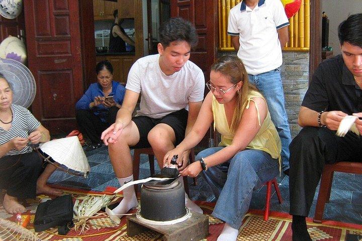 ハノイ発半日の旅：お香村＆円錐帽子作り