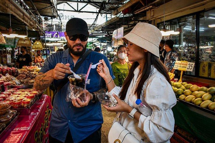 Esplora Wat Ratchabophit e passeggia attraverso il mercato alimentare locale