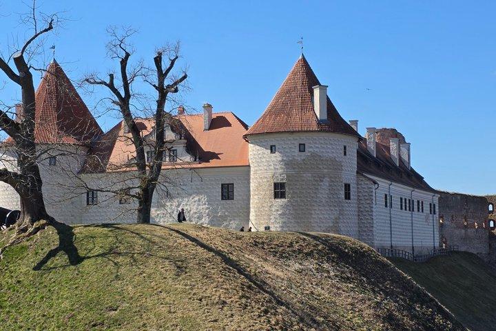 Halbtagesausflug von Riga zum Schloss Bauska und zum Schloss Rundāle