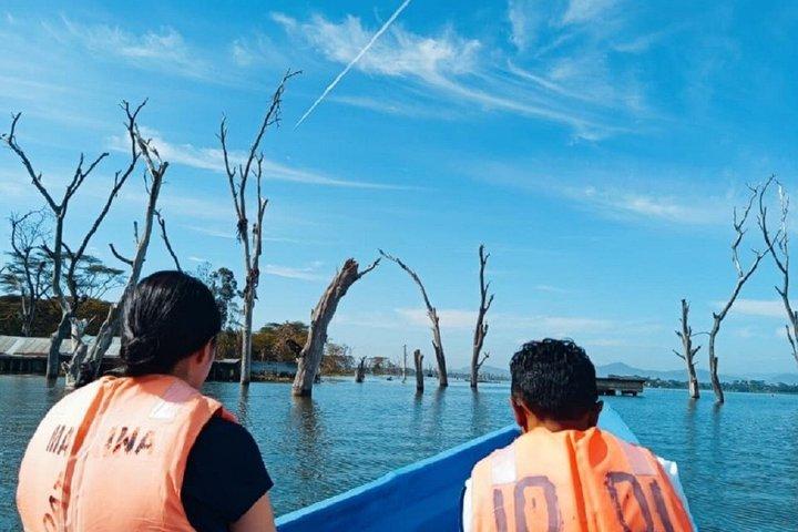 ナイロビ発ヘルズゲート、ナイバシャ湖＆三日月島ツアー