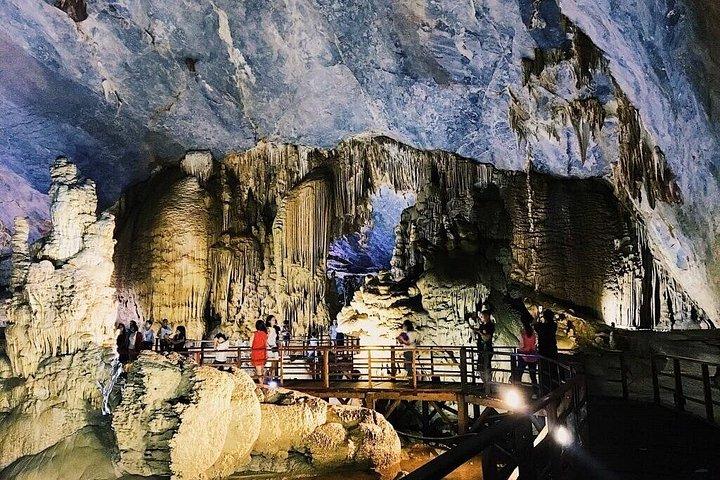 フエからフォンニャ＆パラダイスケーブユネスコプライベート日帰り旅行