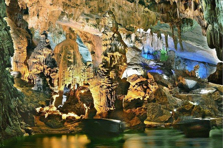 フエからフォンニャ＆パラダイスケーブユネスコプライベート日帰り旅行