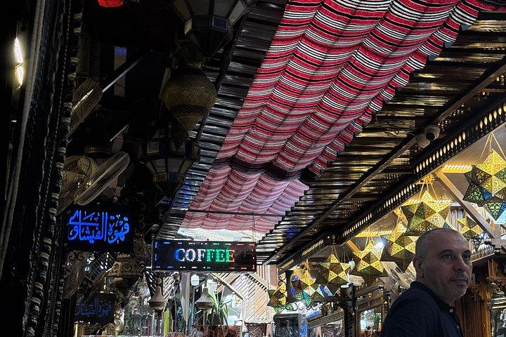 カイロ・ハーン・エル・ハリーリガイドツアー（紅茶またはコーヒー付）