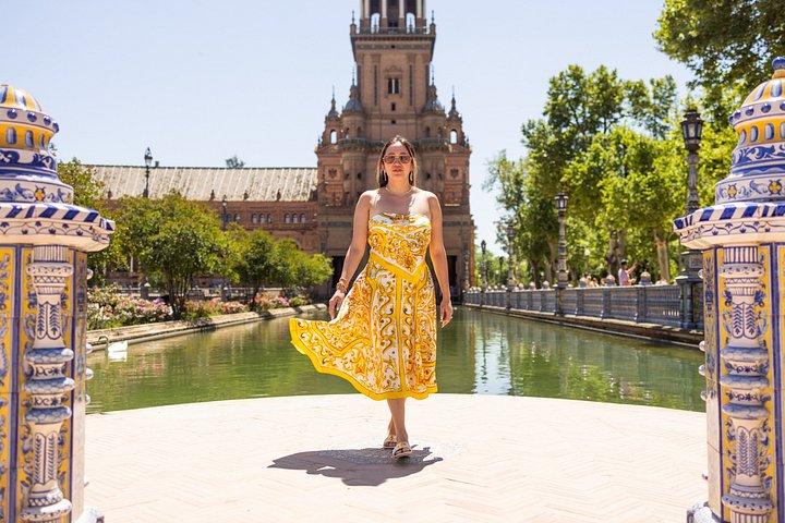 Barcelona: Professional Photoshoot at Gothic Quarter