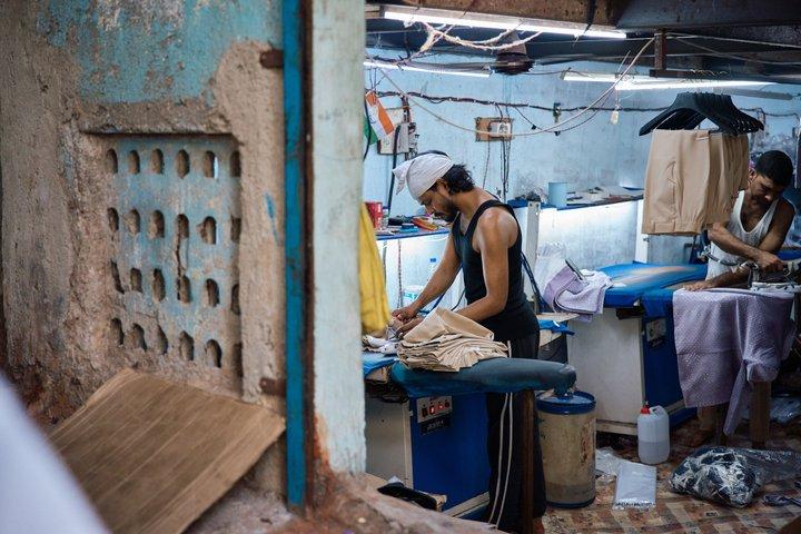 Dharaviの内部: 現地ガイドによるユニークなスラムツアー