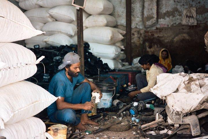 Dharaviの内部: 現地ガイドによるユニークなスラムツアー
