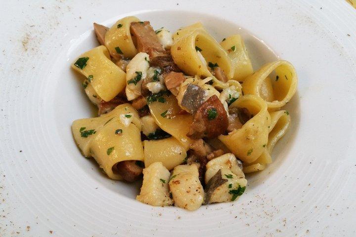Pisa Gourmet Food and Tuscan Wine Tasting Tour