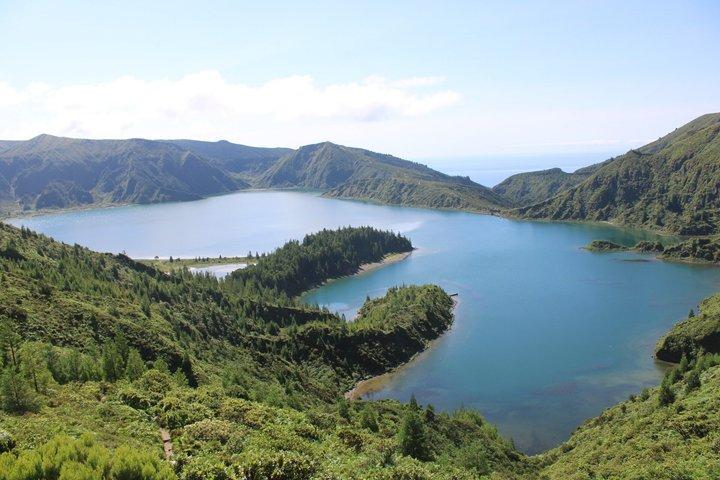 Lagoa do Fogo Volcano and Caldeira Velha Hot Springs