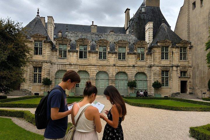 Marais Treasure Hunt & Discovery — Self-guided Paris Game