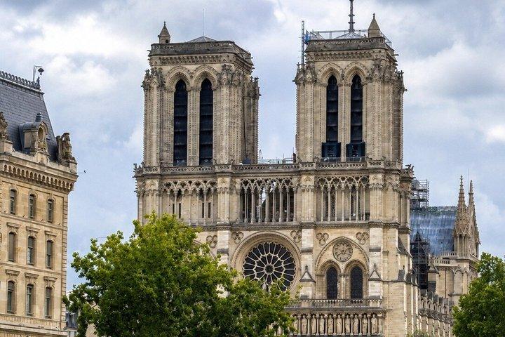 Treasure hunt in central Paris: from the Panthéon to the Louvre