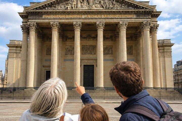 Treasure hunt in central Paris: from the Panthéon to the Louvre
