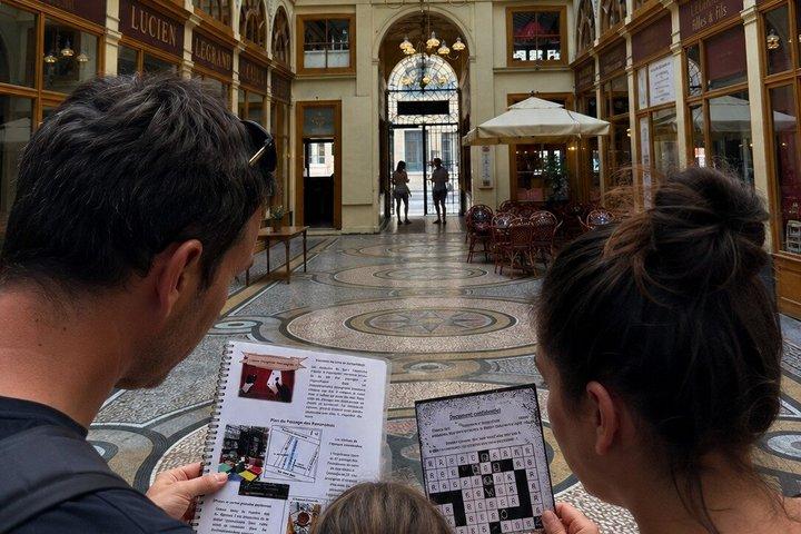 Explore the Covered Passages of Paris with a track game