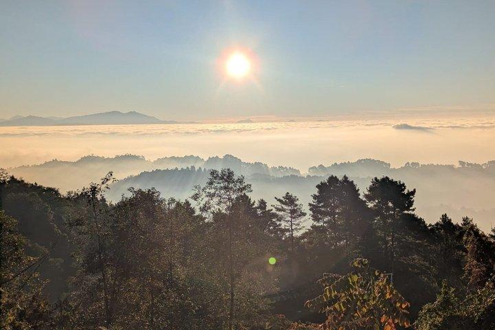 チャングナラヤン寺院へのハイキング付きナガルコット日の出ツアー