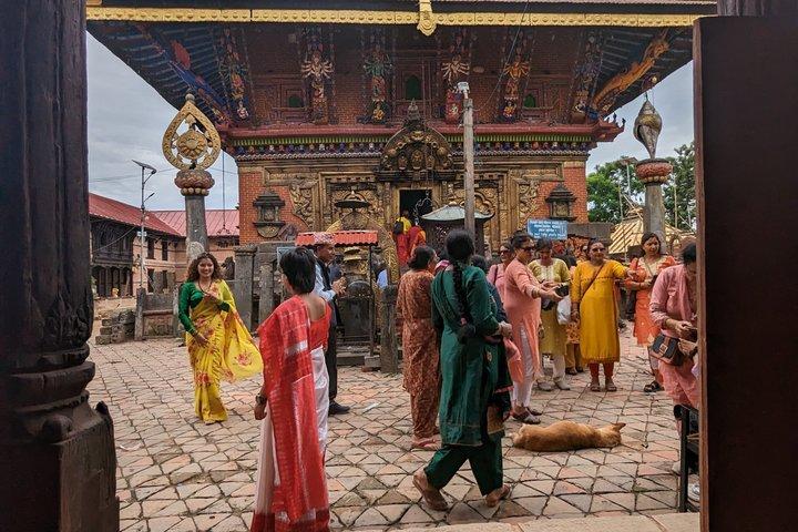 チャングナラヤン寺院へのハイキング付きナガルコット日の出ツアー