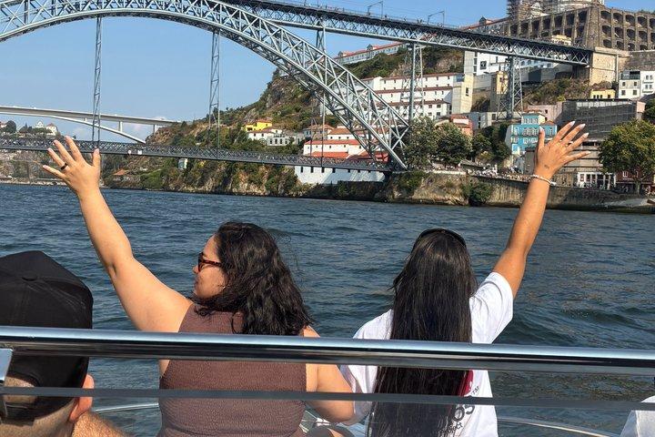 Exclusive private cruise in Porto with Porto wine