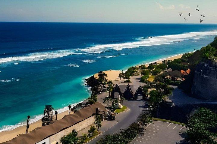 バリ島南部ウルワツツアージェットスキーとロマンチックディナージンバラン