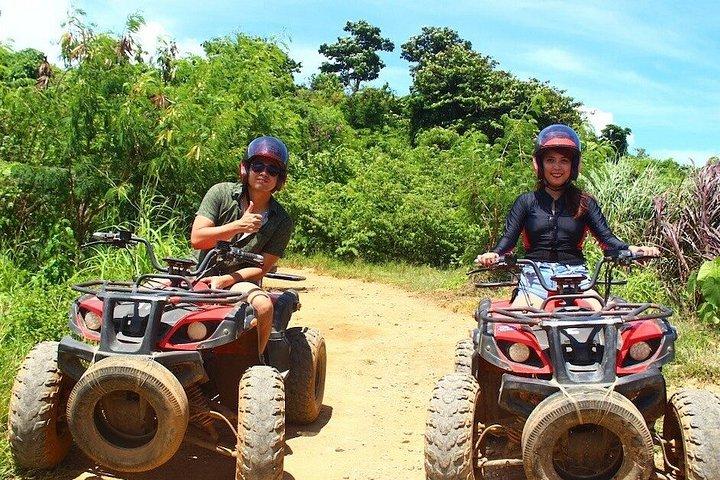 ウブドATVクワッドバイクとホワイトウォーターラフティングアドベンチャー