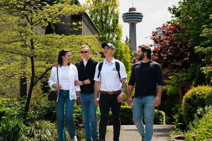 Small Group Toronto to Niagara Falls Tour with Pickup