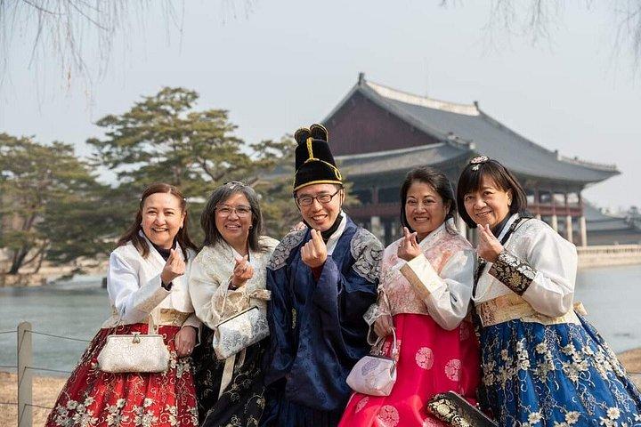 Flexible Private Van Tour in Seoul by Experts