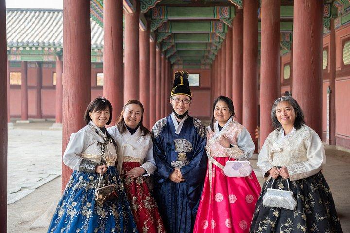 Flexible Private Van Tour in Seoul by Experts