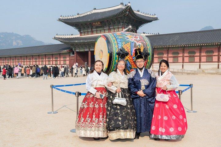 Flexible Private Van Tour in Seoul by Experts