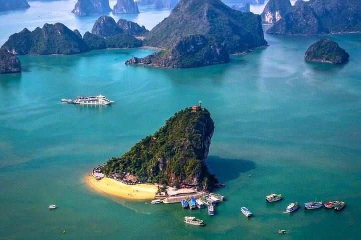 オールインクルーシブ ハロン湾クルーズ：カヤック、ビュッフェ、洞窟＆島