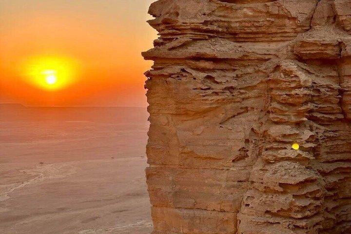 Edge of the World Sunset Adventure with 4x4 Drive from Riyadh