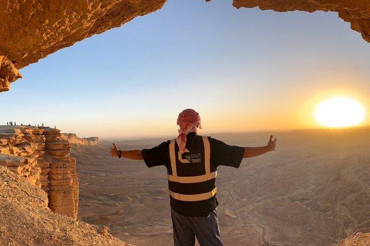 Edge of the World Sunset Adventure with 4x4 Drive from Riyadh