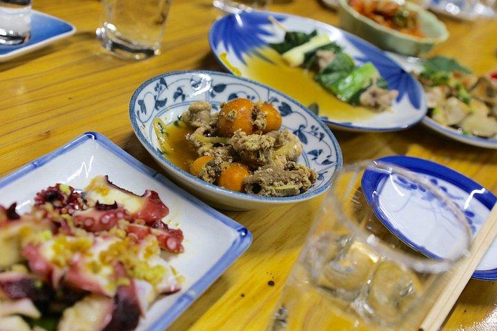 Off The Beaten Path Osaka Local Bar Crawl/ 22 Tapas 7 Drinks