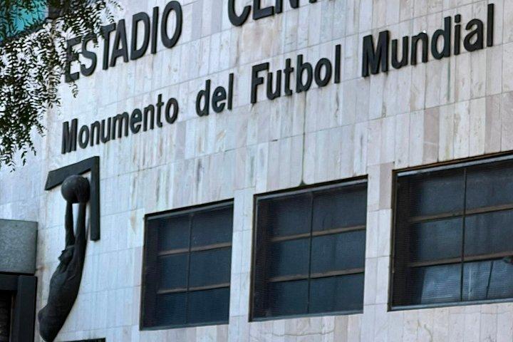 エスタディオ・センテナリオでのウルグアイサッカープライベートツアー