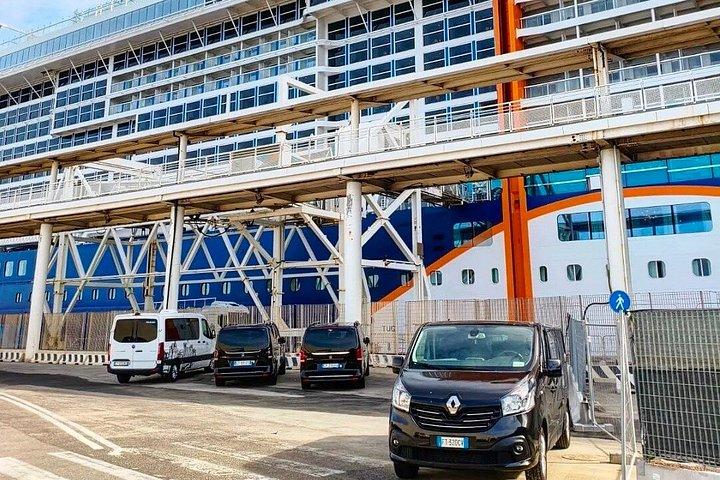 チヴィタヴェッキア発着、ローマの見どころを一日で満喫できるツアー。