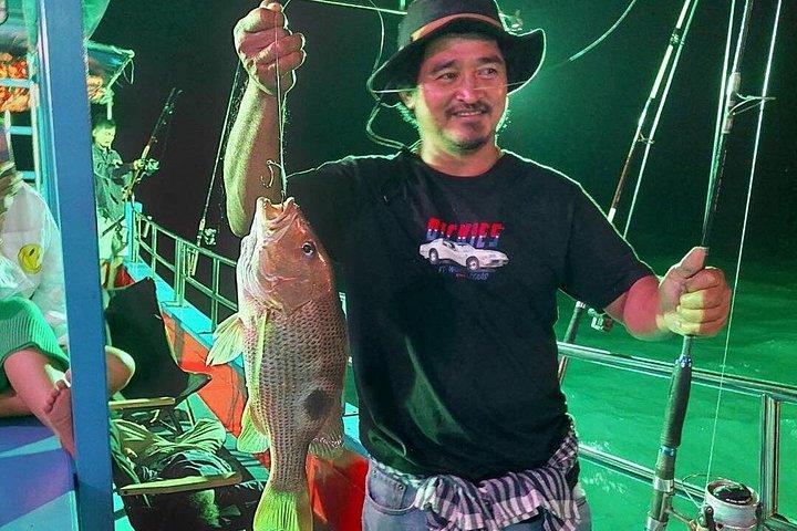 サムイ島プライベートナイトフィッシング（船上で新鮮な水揚げ料理付き）