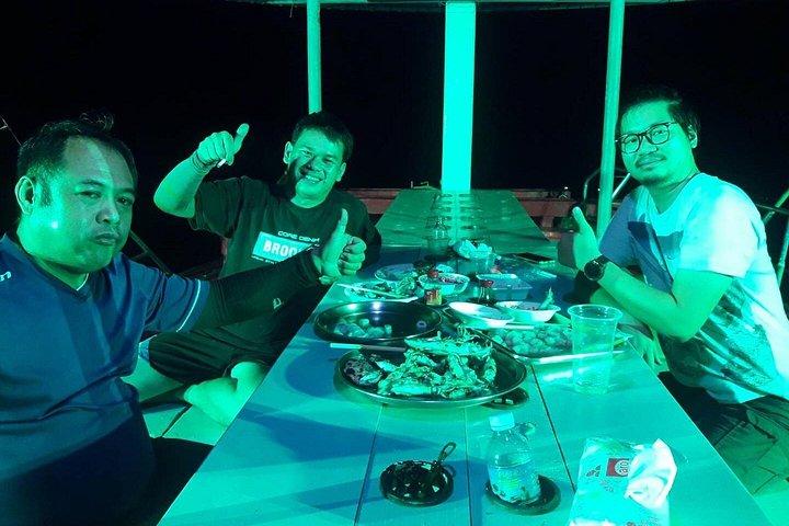 サムイ島プライベートナイトフィッシング（船上で新鮮な水揚げ料理付き）