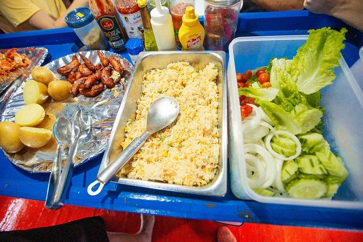 サムイ島プライベートナイトフィッシング（船上で新鮮な水揚げ料理付き）