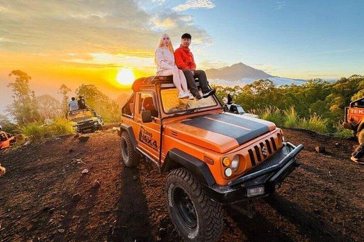 プライベート・バトゥール山ジープ・サンライズ・シンゼ・ピラミッド・温泉とカフェ